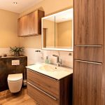 Badezimmer in Holzoptik