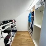 Ankleide unter der Dachschräge