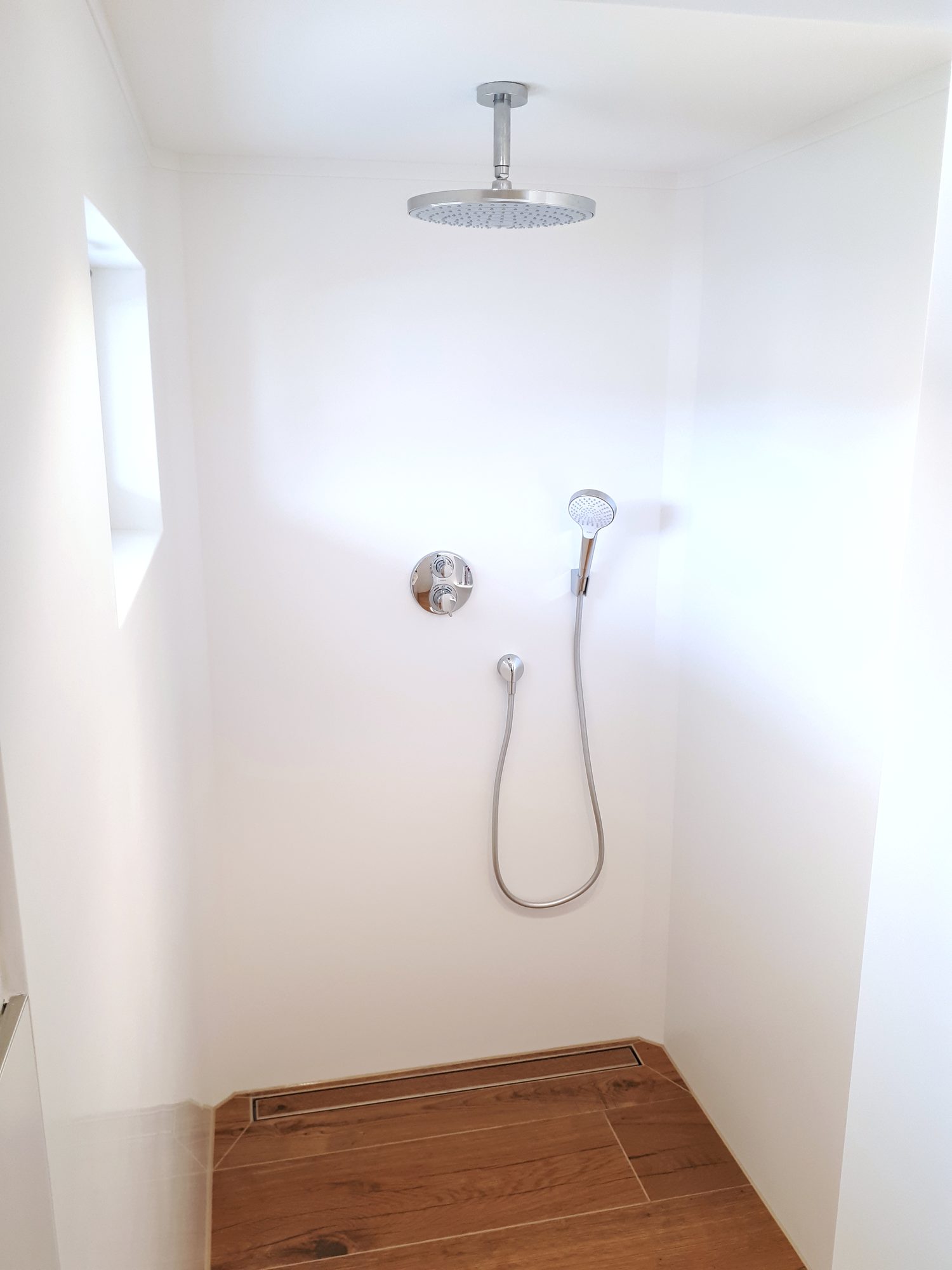 Bodengleiche Dusche mit Regenbrause