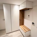 Eckgarderobe mit Sitzbank in Holzoptik
