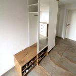 Schuhbank in Holzoptik mit Spiegelschrank