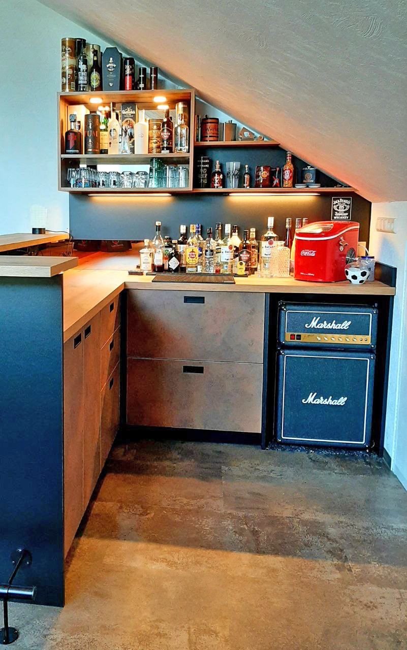 Hausbar unter der Dachschräge