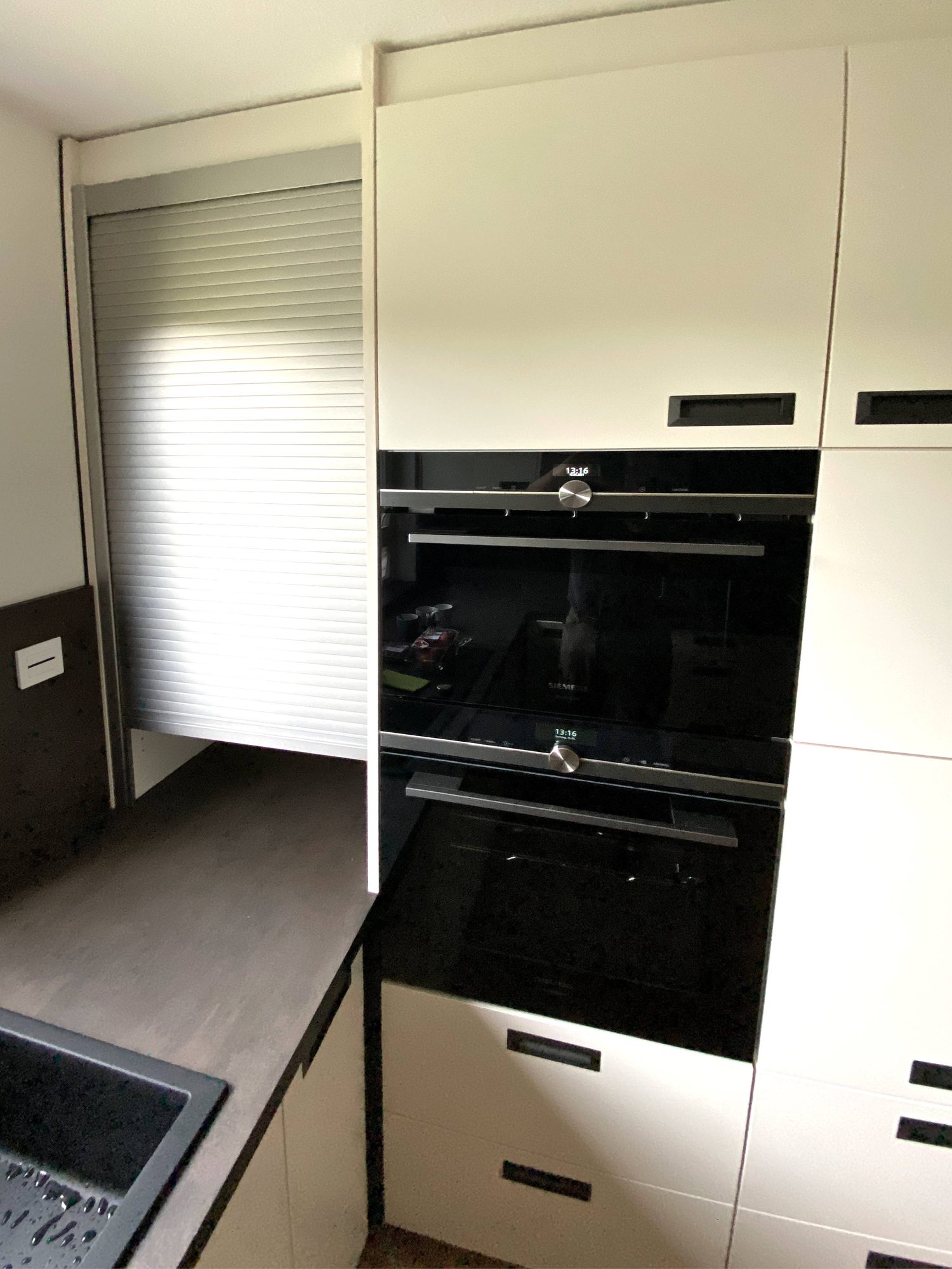 Hochschränke mit Rollladenschrank und Backöfen