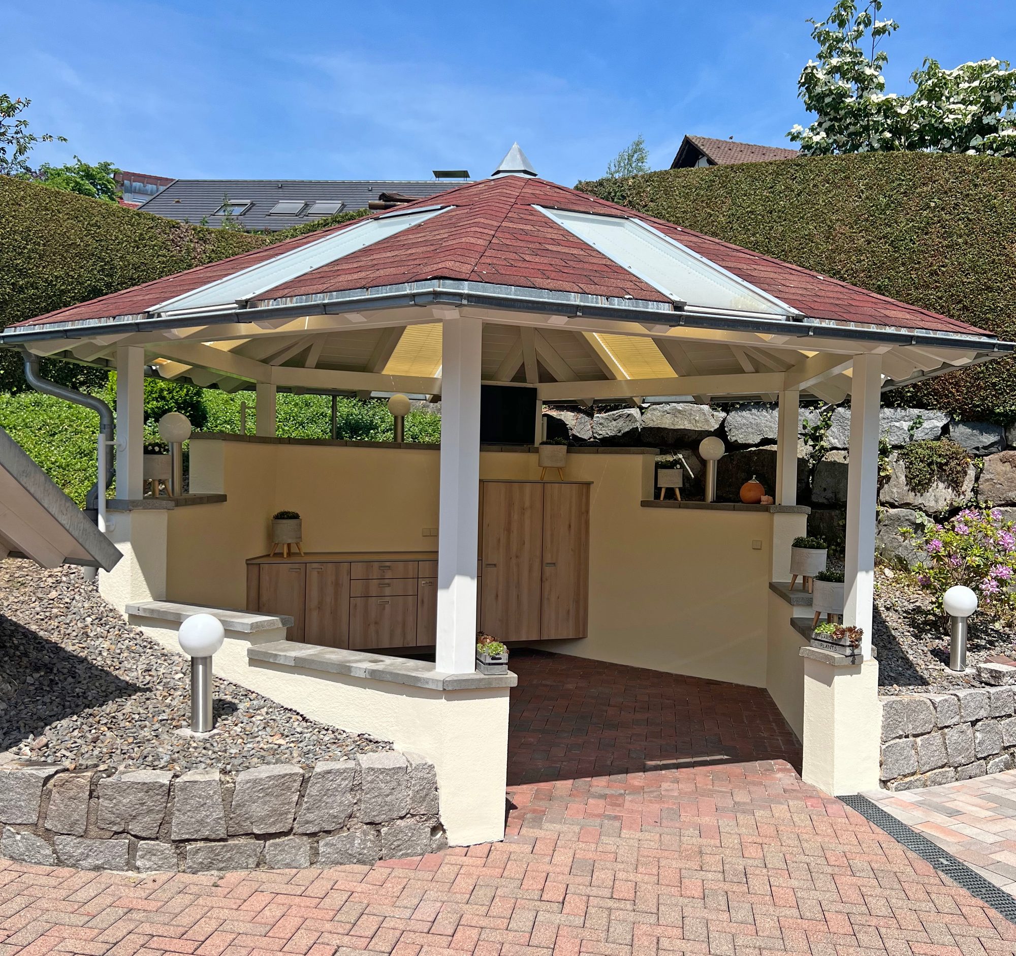 Gartenpavillon mit Küchenzeile