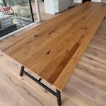 Tischplatte mit lebendiger Holzmaserung