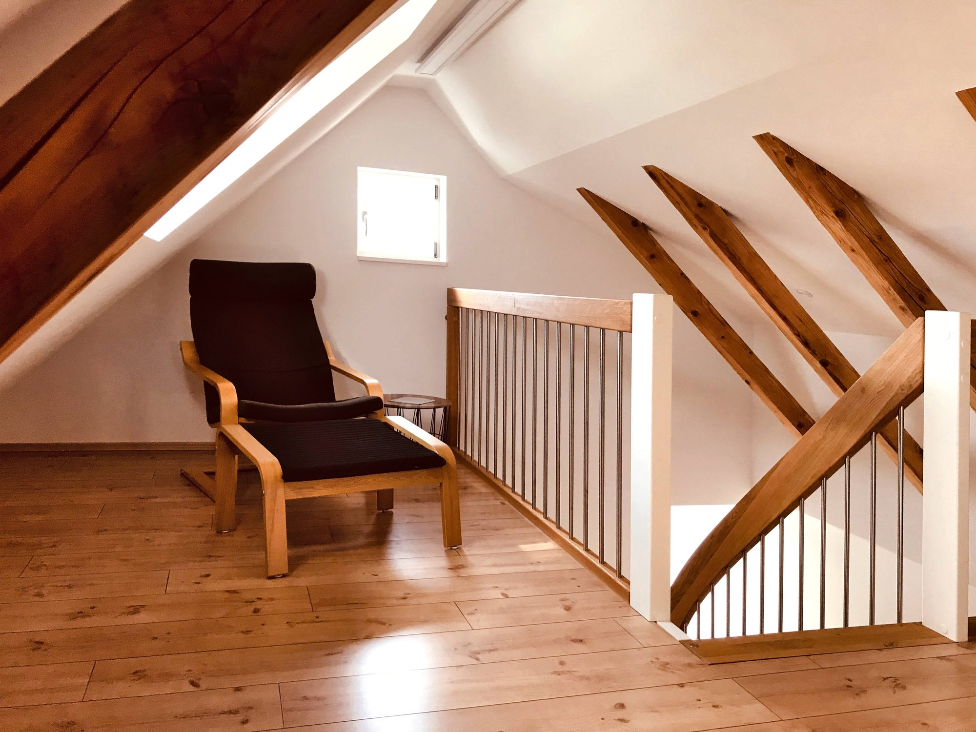 Galerie im Dachgeschoss mit Geländer