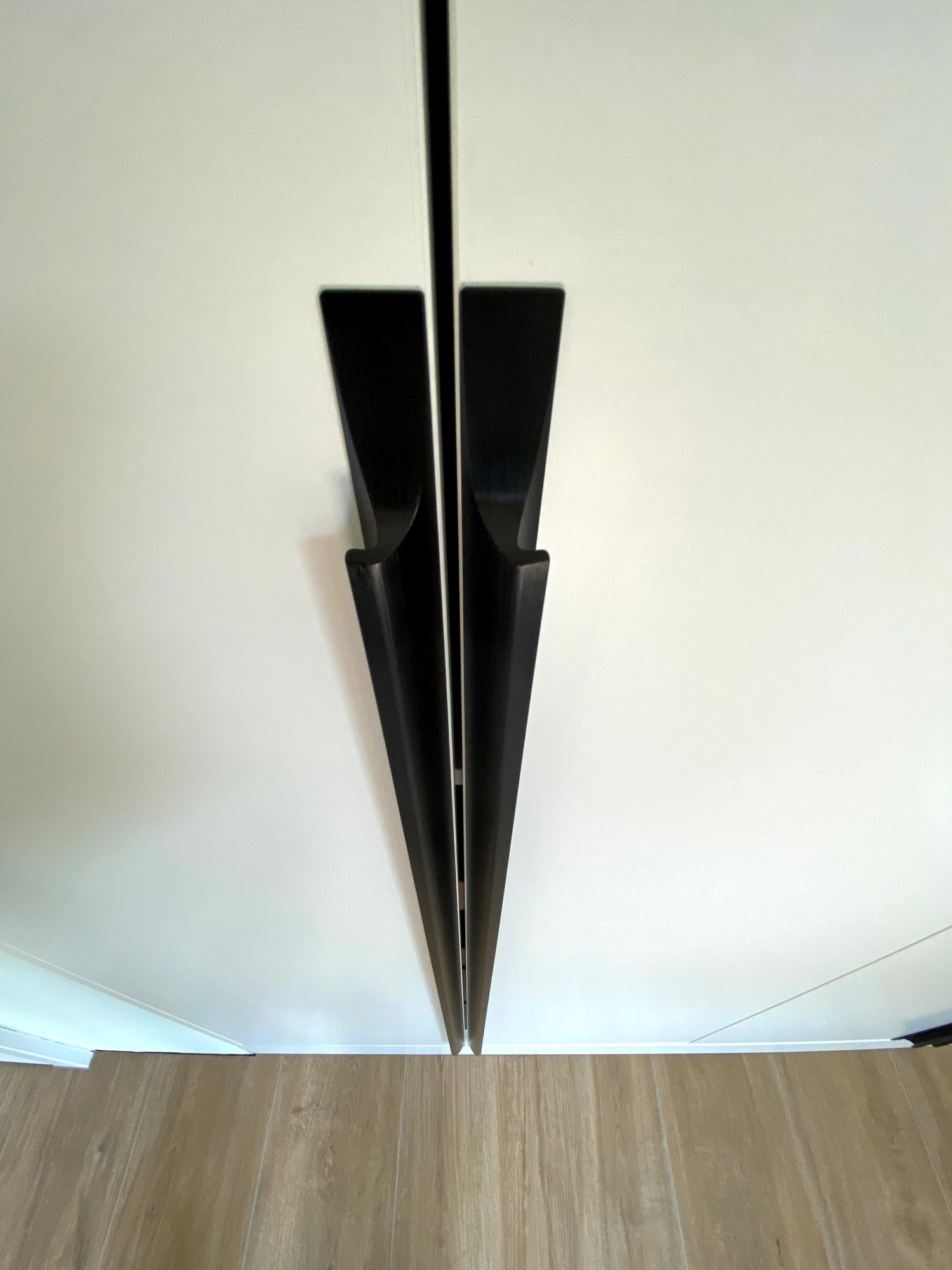 Schwarze Griffleisten im Detail