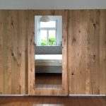Schwebetürenschrank in Holzoptik mit Spiegel